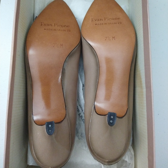 VINTAGE NEVER WORN EVAN PICONE pump. - Picture 7 of 10